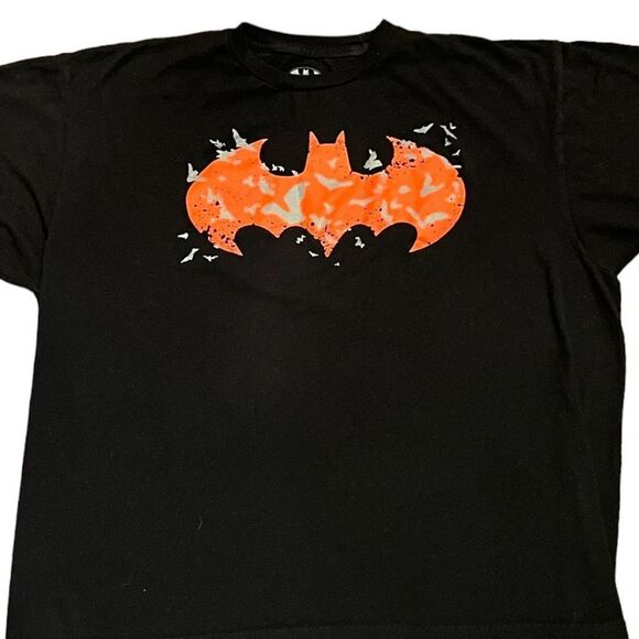 DC Comics Batman Shirt Mens XXL Black Short Sleeve Red Logo Silver Bats Graphic - Picture 4 of 8